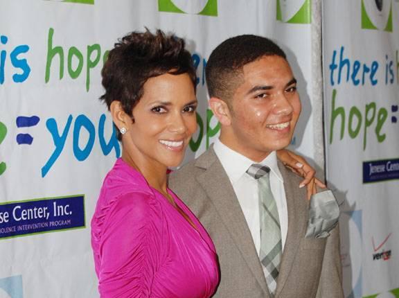 Halle Berry’s “What A Little Love Can Do Project” Honored at 2011 Jenesse Silver Rose Gala & Auction