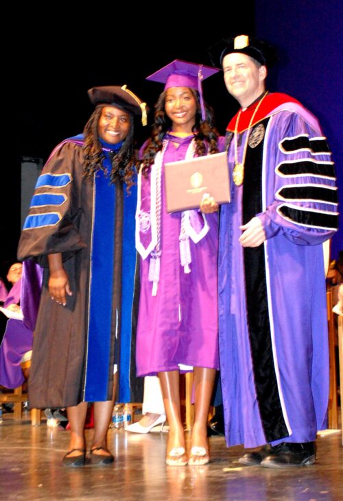 Aliyah Carter (C) with her mother. Dr. Tanyetta Carter (L). 