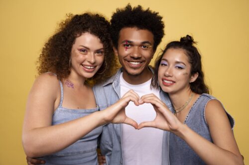 front-view-friends-with-graphic-eye-makeup-min