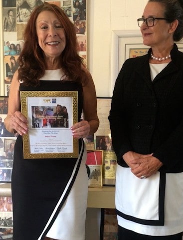 Cover: Shari Verona. (L-R) Shari Verona, T. Samarasky-Vozniouk. 